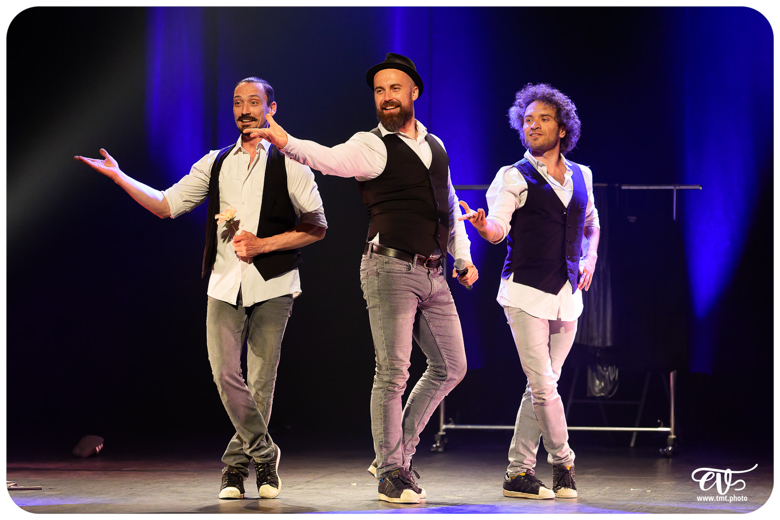 THE SHOW (LES TRIDICULOUS)